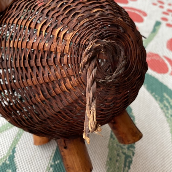 Vintage Mid 20th Century Hand Woven Wicker and Bamboo Large Pig Basket - Picture 10 of 13